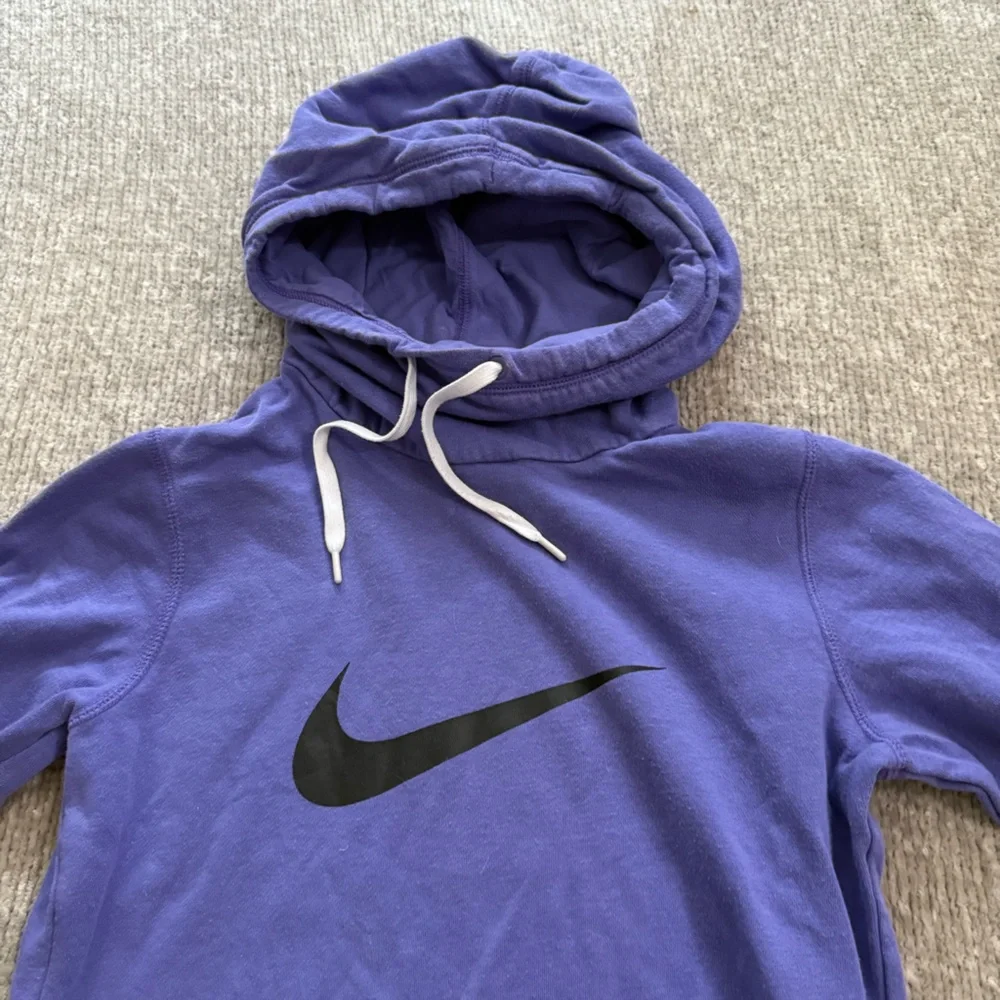 Nike‎ Women’s Purple Pullover Hoodie Sweatshirt Small Swoosh Logo